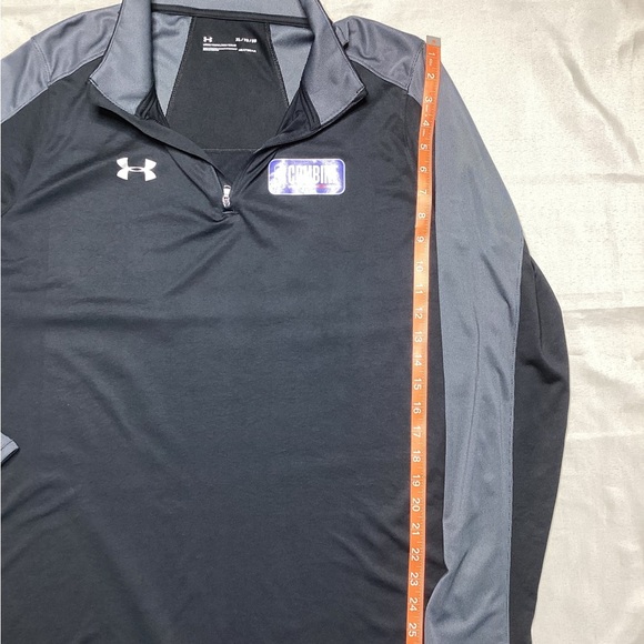 Under Armour Black and Gray light weight Performance Pullover - Picture 8 of 8